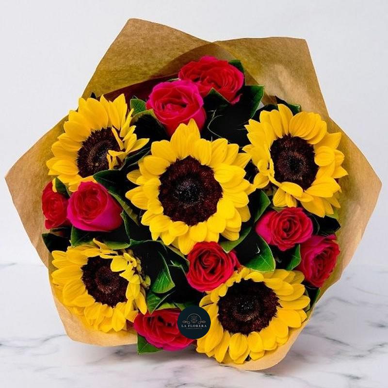 RAMO GIRASOLES CON ROSAS