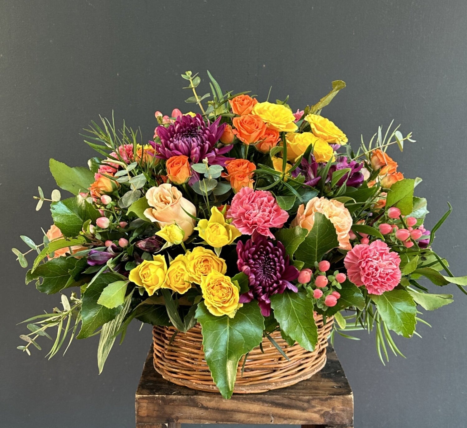 CANASTO DE FLORES COLORIDO