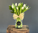 FLORERO CON TULIPANES BLANCOS 10 VARAS
