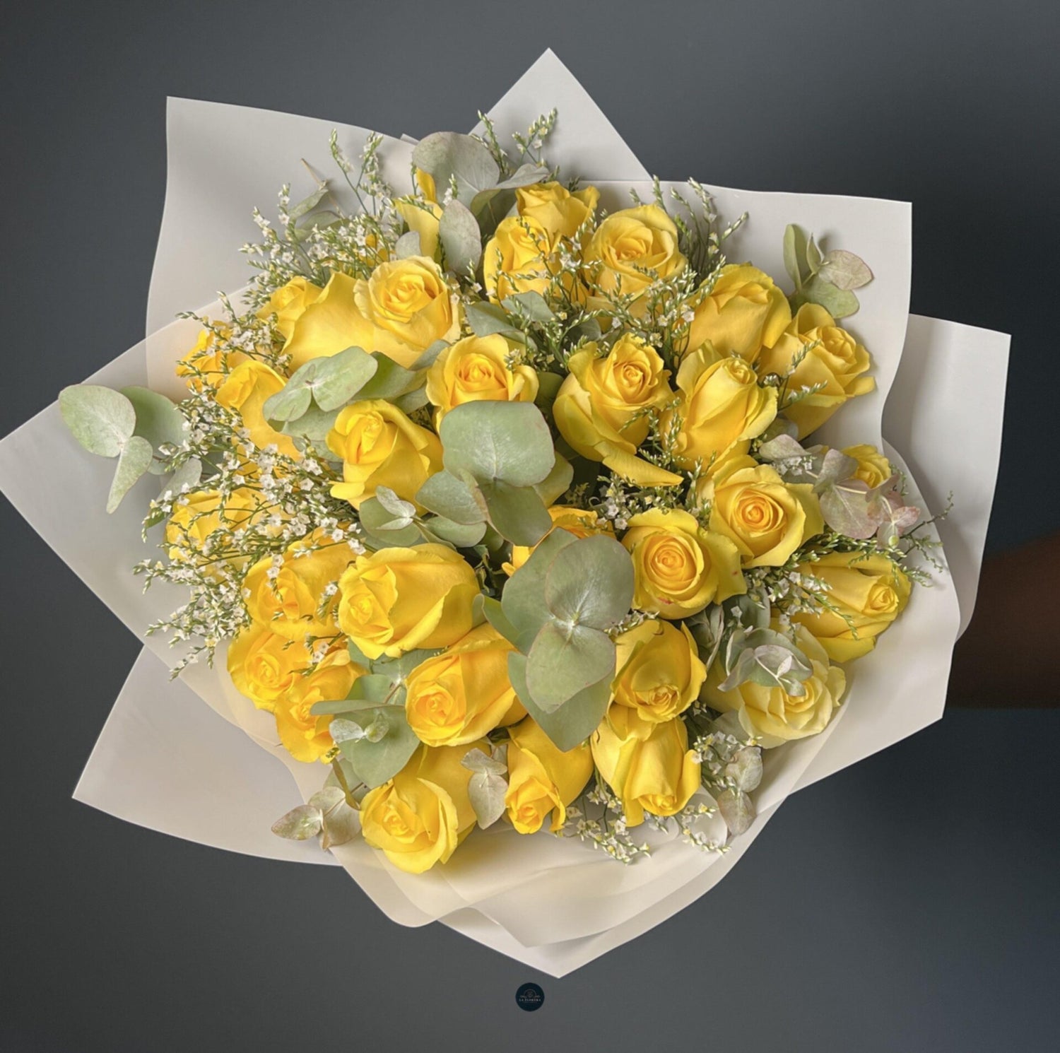 RAMO DELUXE DE ROSAS AMARILLAS Y EUCALIPTO