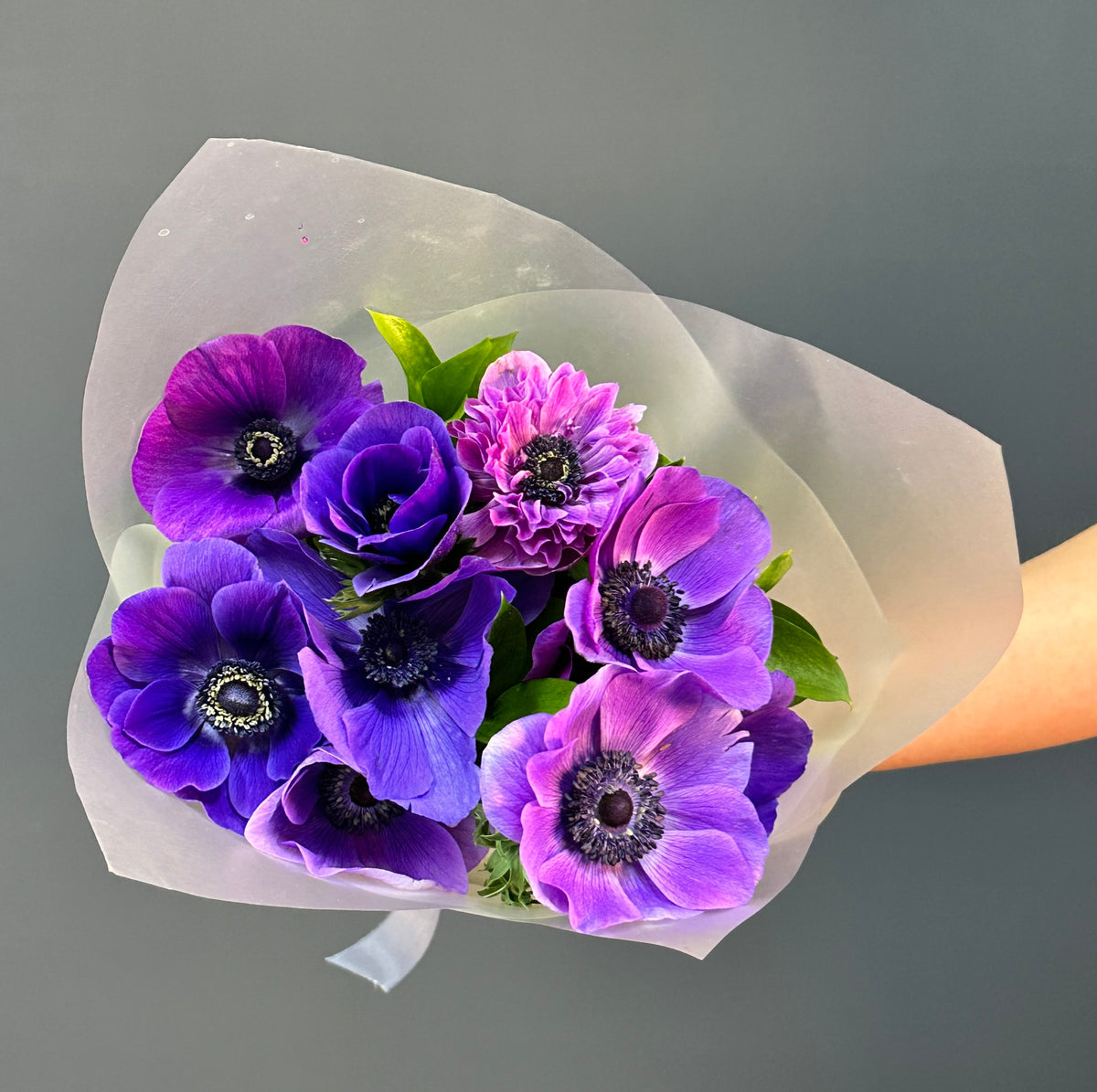 Ramo Silvestre – Lisianthus, Anémonas y Ranúnculos con Estilo Boho