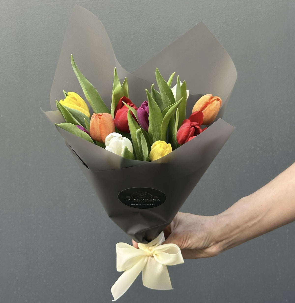 Ramo de Tulipanes Morados y Lisianthus Mix – Frescura y Elegancia en Cuarta Edición