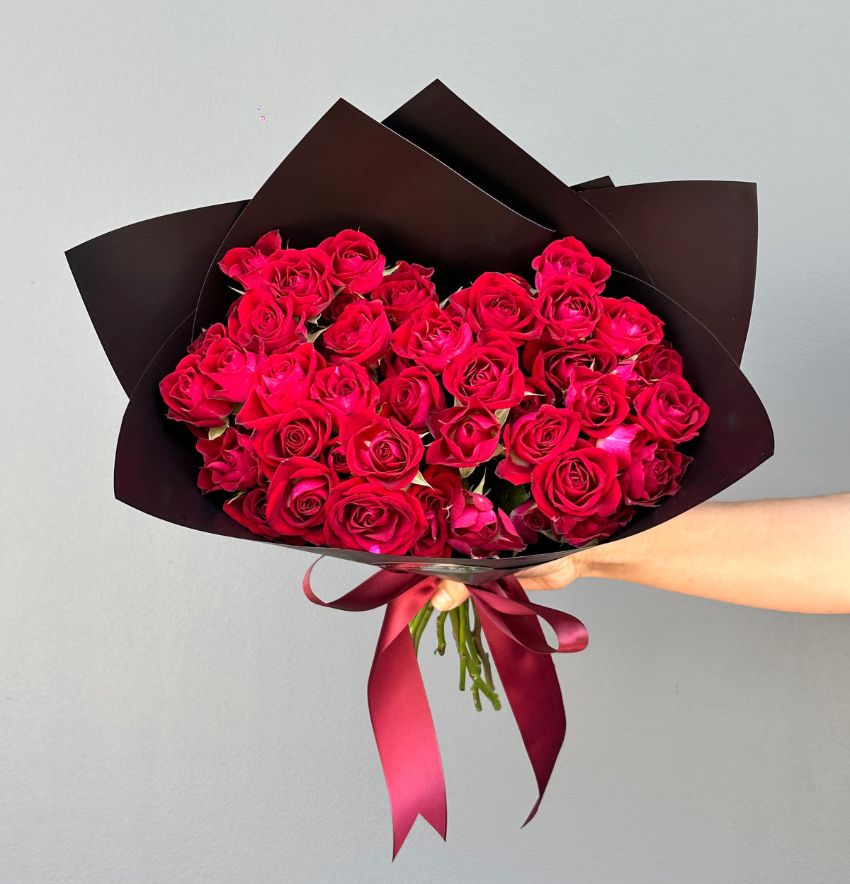 Ramo 10 Rosas Rojas & Ruscus