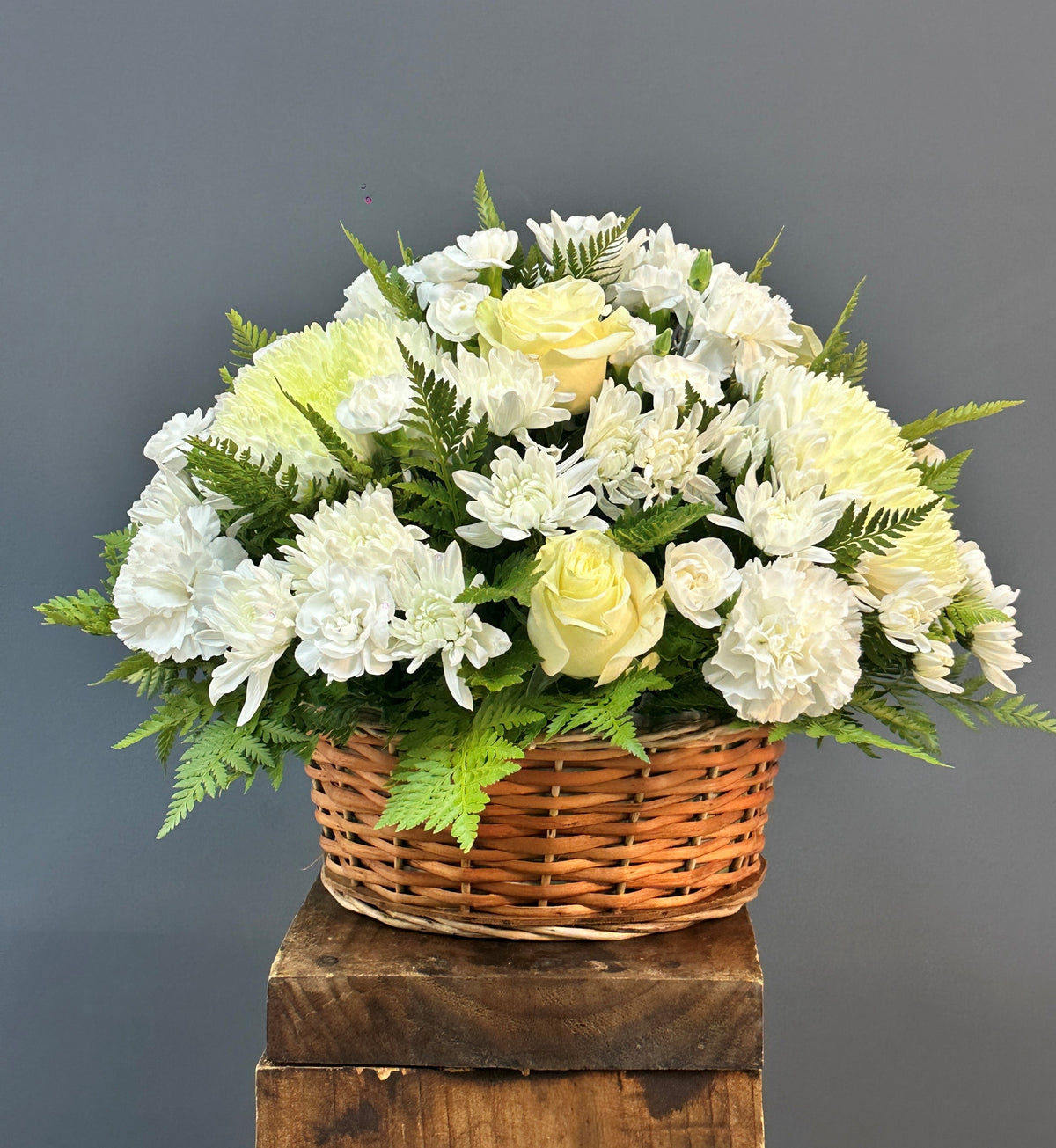 CANASTO FLORES BLANCAS M